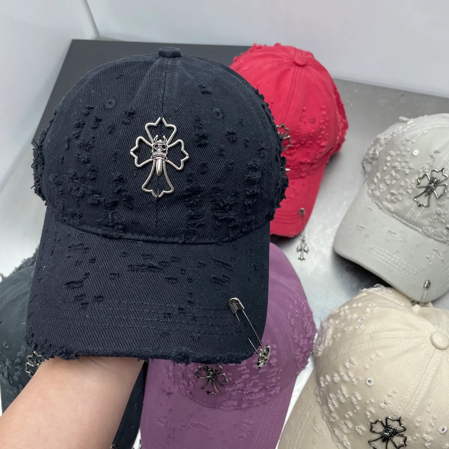 Private message for price inquiry! 🆕Crow's heart-washed ripped baseball cap
